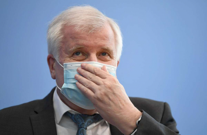   Seehofer positiv auf Corona getestet  