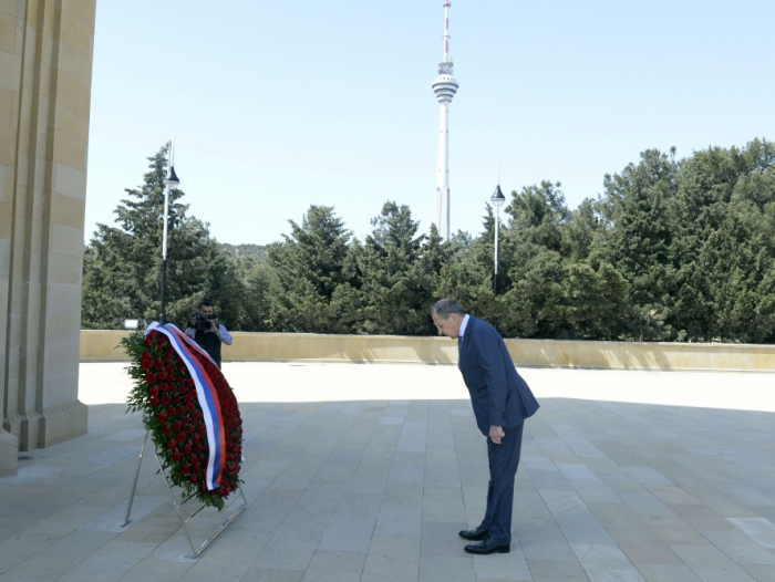  Der russische Außenminister besuchte die Allee der Märtyrer 