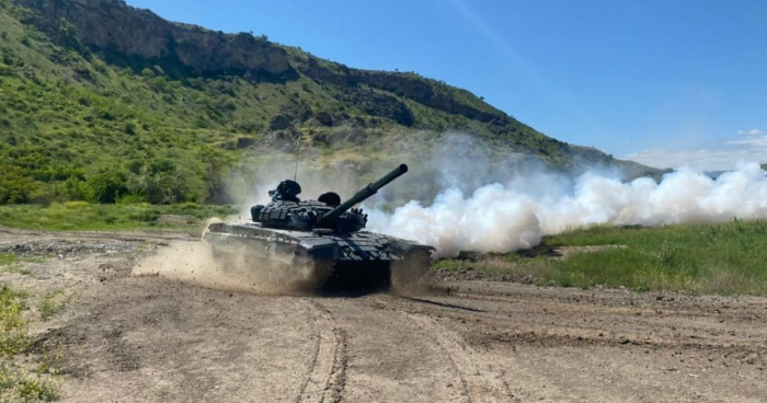   Auf dem militärischen Übungsplatz in Gubadli wird erbeutete militärische Ausrüstung eingesetzt -   FOTOS    