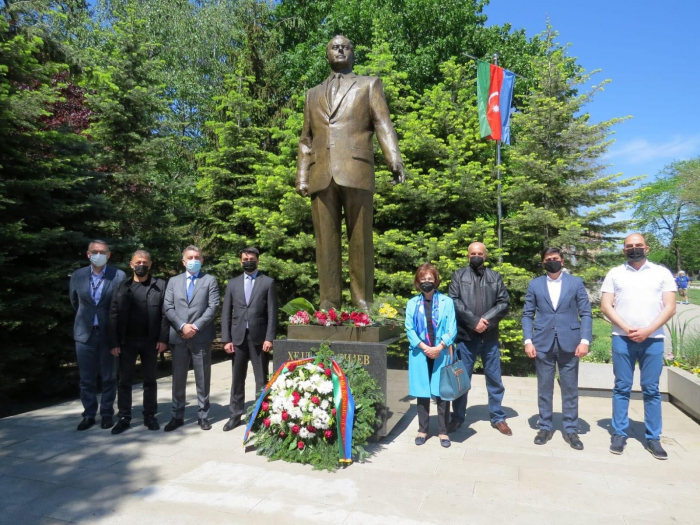   Denkmäler für den großen Leader in Belgrad und Bukarest wurden besucht  