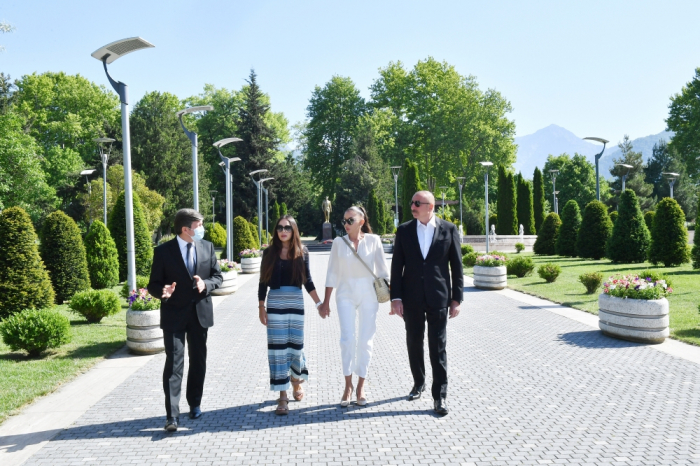  Le président Ilham Aliyev et la première dame effectuent une visite à Guébélé 