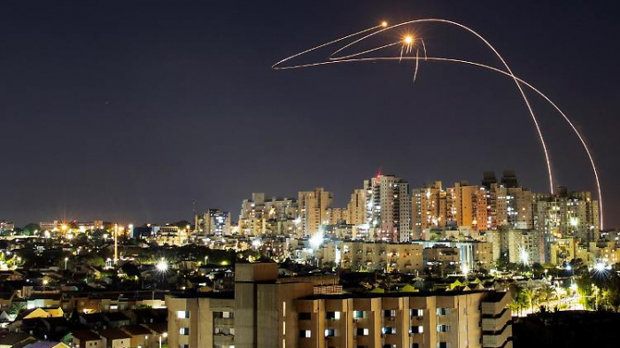 Hamas feuert Raketen - Israel fliegt Luftangriffe