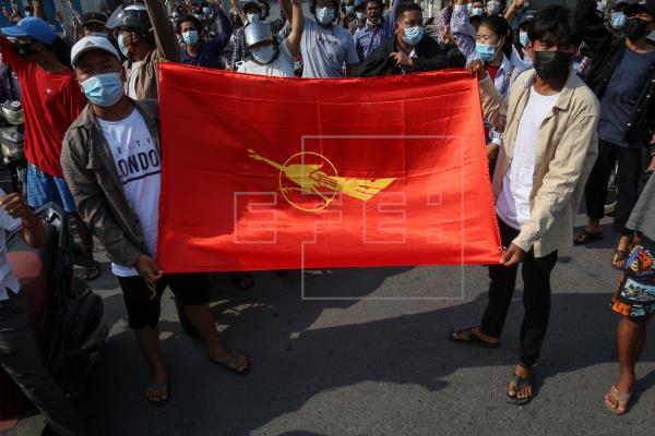 Birmania supera los 800 muertos por la represión de la junta militar