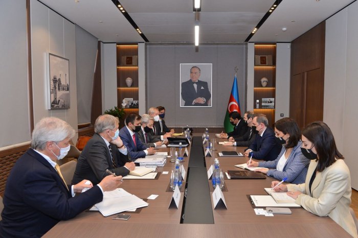 Azerbaijani FM meets with delegation from Caspian Policy Center