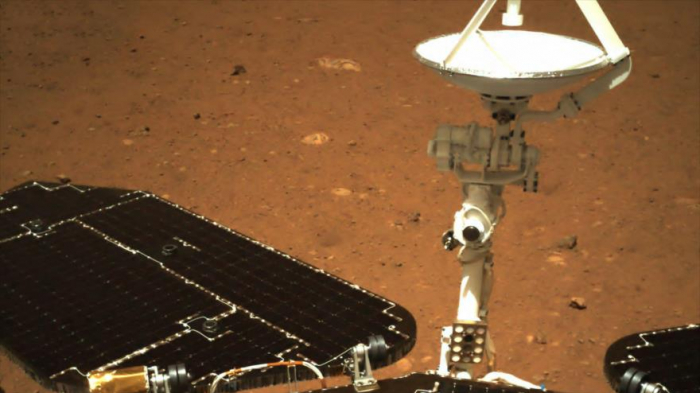 China publica primeras fotos captadas en Marte por su robot