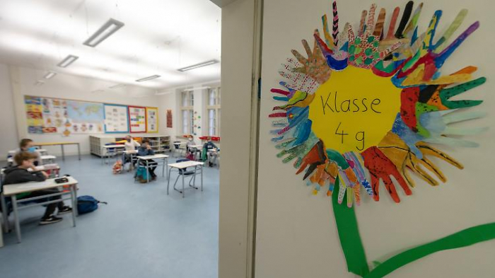 Karliczek plädiert für Rückkehr in Schulen