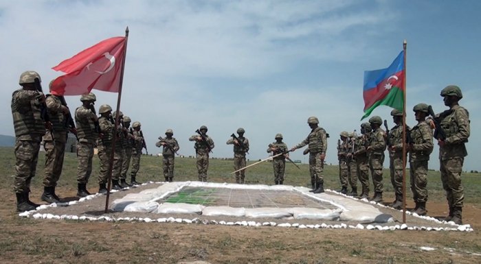   Militares azerbaiyanos y turcos en entrenamiento conjunto -   VIDEO    