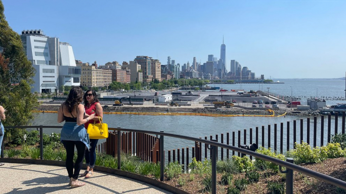 Nueva York abrió Little Island, un oasis de casi una hectárea que flota sobre el río Hudson