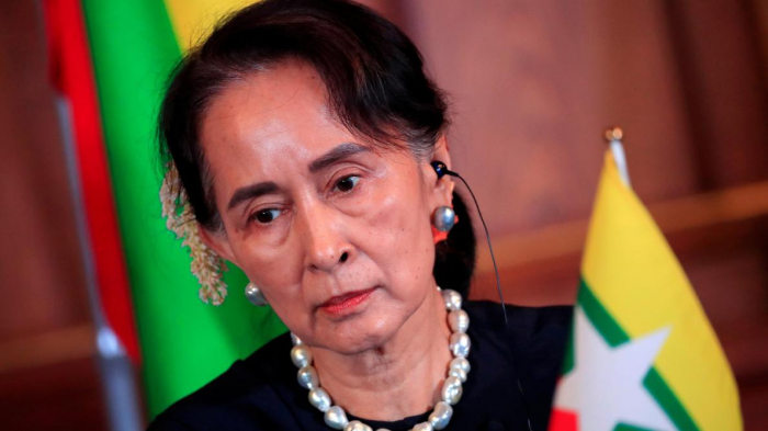 L’ex-dirigeante birmane Aung San Suu Kyi en personne devant un tribunal