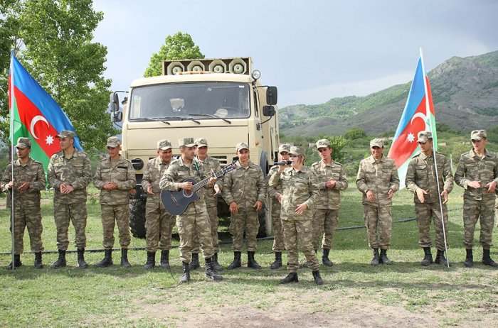 Se celebran varios eventos en las unidades militares estacionadas en los territorios liberados azerbaiyanos
