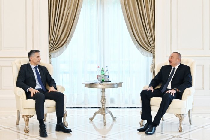  President Ilham Aliyev receives Signify CEO 