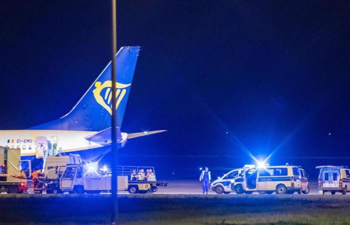 Ryanair passenger jet makes emergency landing in Berlin