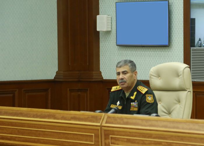   Le ministre azerbaïdjanais de la Défense a tenu une réunion officielle  