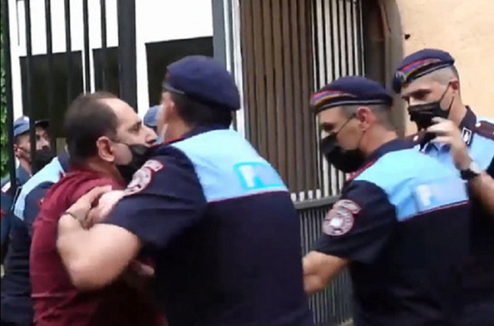     Proteste in Eriwan:   Leichen armenischer Soldaten in Kühlschränken versteckt -   VIDEO    