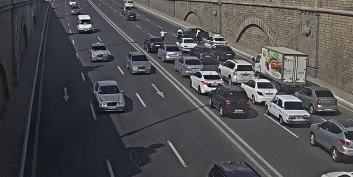 Bakıda yol qəzası sıxlığa səbəb oldu