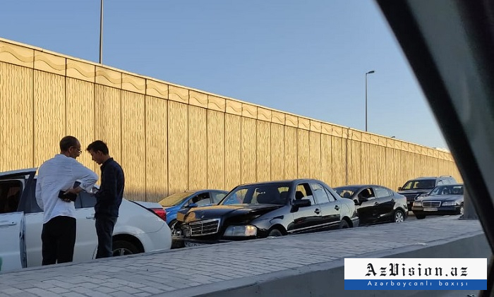  Bakıda yol qəzası böyük tıxac yaratdı -    FOTO    