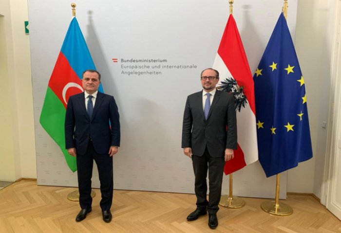  التقى وزيرا خارجية أذربيجان والنمسا 