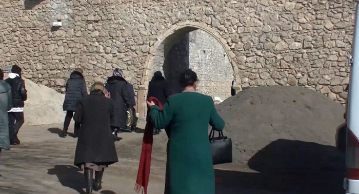   Des Arméniens ont visité le monastère d