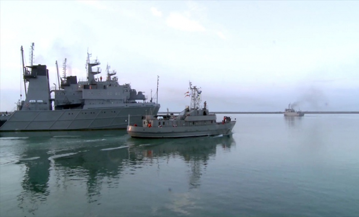   Les équipages des navires des forces navales azerbaïdjanaises ont effectué des tirs de combat -   VIDEO    