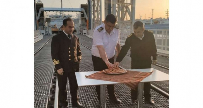 “Azərbaycan” gəmi-bərəsi ilk dəfə Türkmənbaşı limanında