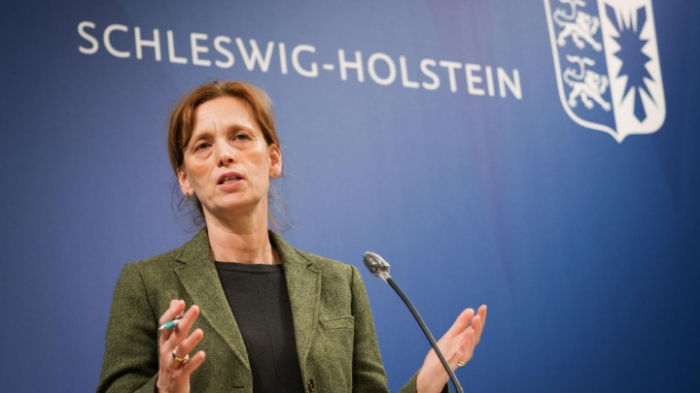 Schleswig-Holsteins Bildungsministerin Prien verteidigt anstehende Klassenarbeiten