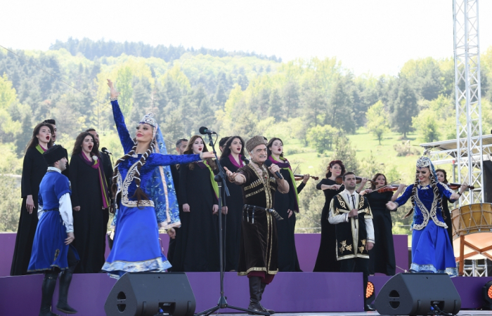  32 ildən sonra keçirilən “Xarıbülbül” festivalı    FOTOLARDA      
