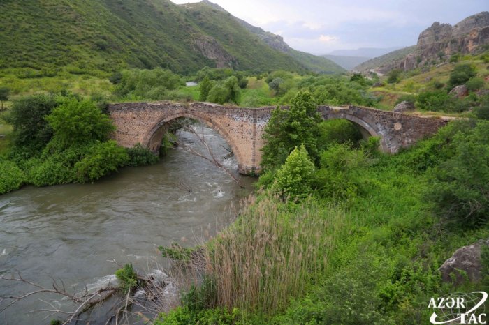   Puente de Lalazar en el distrito de Gubadli  