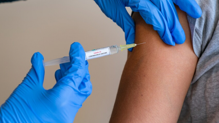 COVID-19: Les vaccins seraient-ils plus efficaces pour les hommes que pour les femmes?