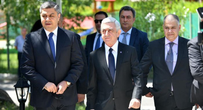 Sarkisyan “Şərəfim var” blokunu ələ keçirib  