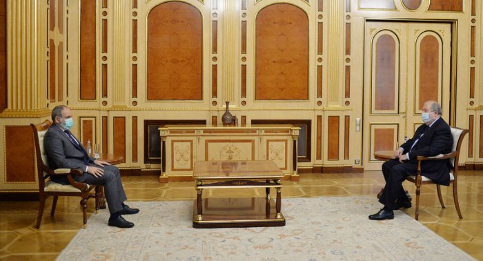Paşinyan və Sarkisyan sərhəddəki vəziyyəti müzakirə edib 