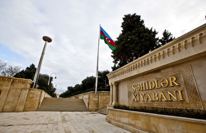   Le chef de la diplomatie russe rend hommage aux martyrs azerbaïdjanais  