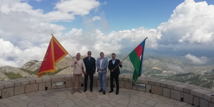 Azərbaycan bayrağı Monteneqronun Lovçen zirvəsində