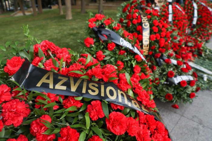     "Queremos creer ..."   - El equipo de AzVision exhorta a la Comunidad Internacional  