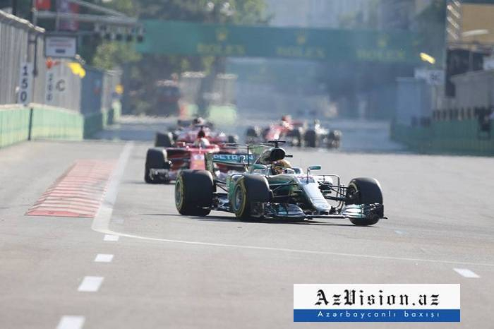     Fórmula 2:     La primera carrera de velocidad ha comenzado en Bakú 