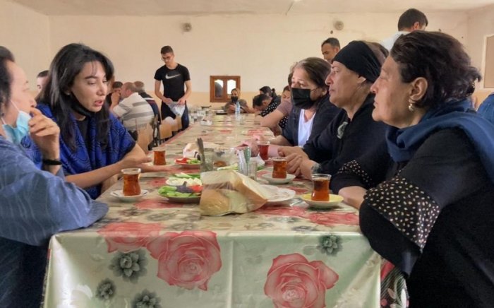Azerbaijani ombudsman visits families of journalists killed in mine blast -   PHOTO  
