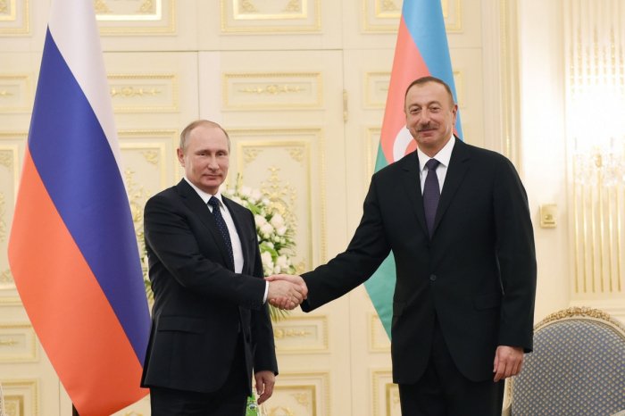  Ilham Aliyev felicita a Putin 