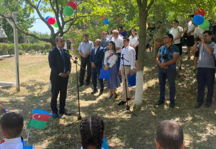 El Ministro de Educación azerbaiyano celebra la "Última Campana" en Tapgaragoyunlu -   FOTOS  