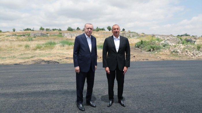  İlham Əliyev Ərdoğanı Füzulidə qarşıladı 
