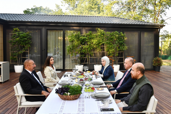   Präsidenten von Aserbaidschan und der Türkei hatten ein gemeinsames Essen in Schuscha  