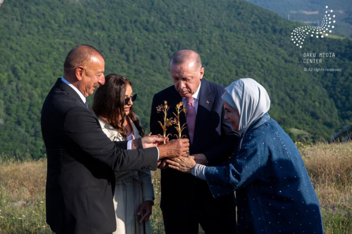   Präsidenten im Dschidir düsü   - FOTOS    