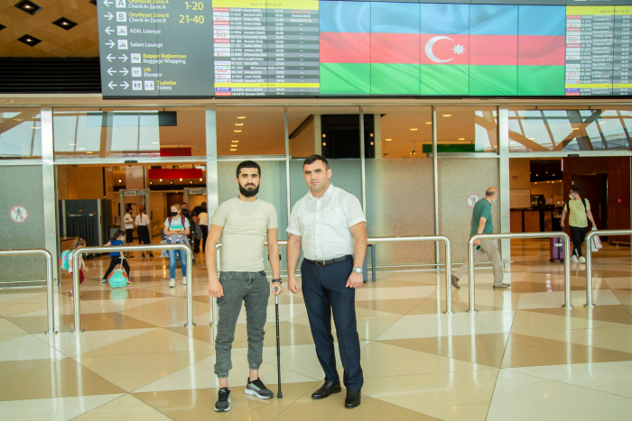   Vier weitere aserbaidschanische Kriegsveteranen kehren nach Behandlung in der Türkei nach Hause zurück -   FOTO    