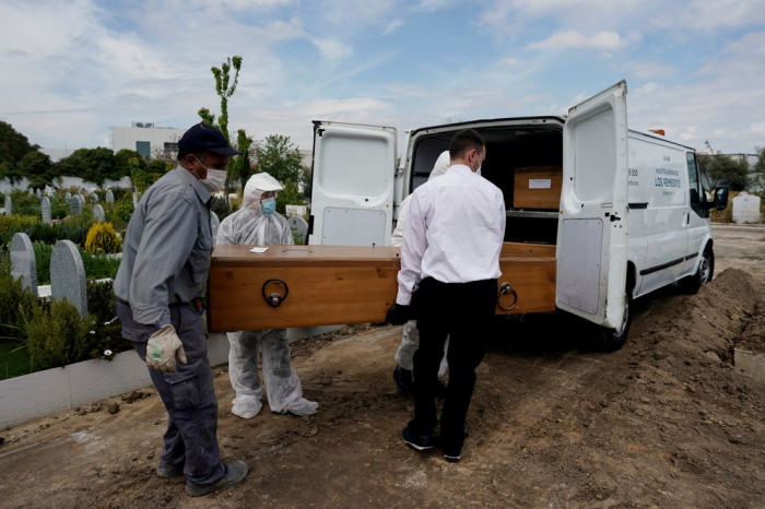 España registró 75 mil muertes más en un año y siembra dudas sobre el verdadero saldo de la pandemia de coronavirus