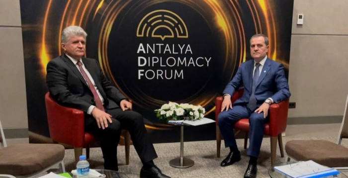   Aserbaidschanischer Außenminister trifft sich mit UN-Vertreter  