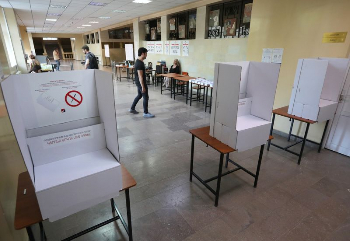  Post-war Armenia holds snap parliamentary elections 