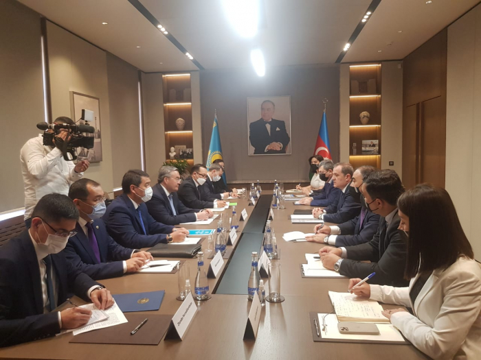   Treffen der Außenminister Aserbaidschans und Kasachstans in Baku stattgefunden  