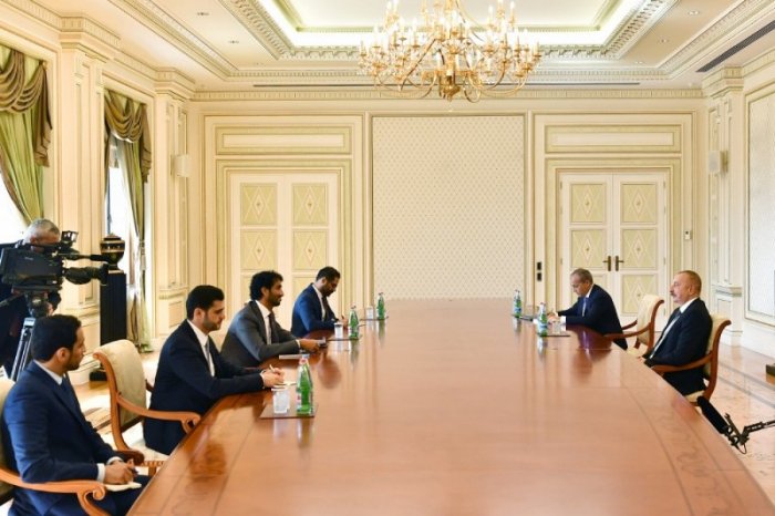  Ilham Aliyev recibe al ministro de los EAU 