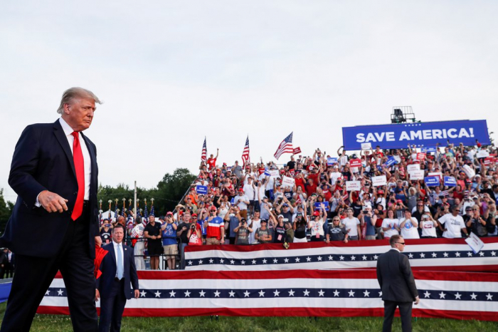 Trump realizó su primer gran mitin desde su salida de la Casa Blanca