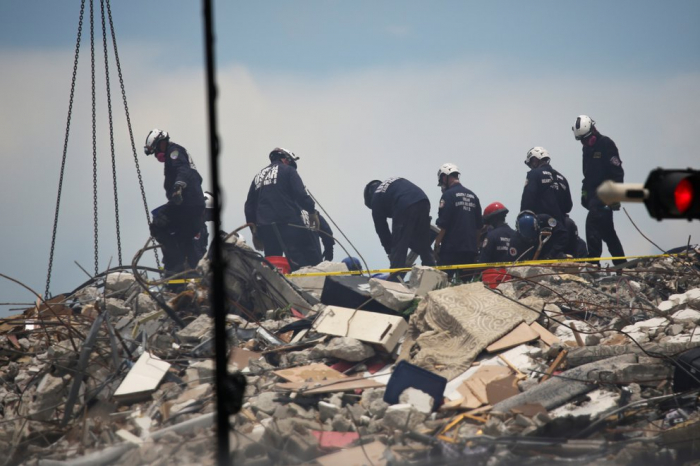 Cuarto día de rescate de las víctimas del derrumbe en Miami: al menos 5 muertos y 156 desaparecidos