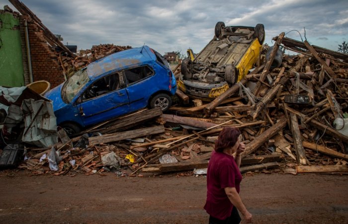 Çexiyada tornado 471 milyonluq zərər vurdu 