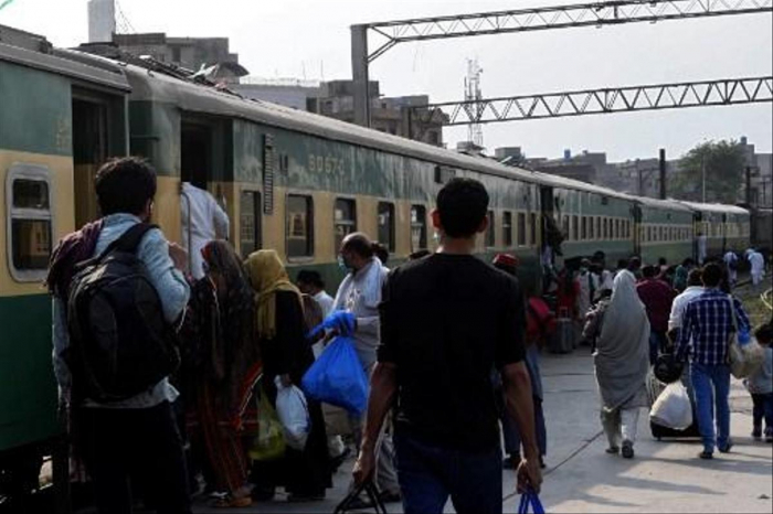 Au moins 30 morts dans un accident de train au Pakistan